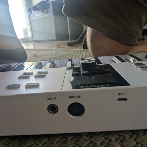 Arturia Midi Keyboard KeyLab Essential 61 keys white like new