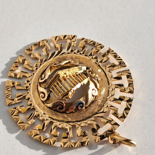 Gold pendant 14 carat used with embossed Acropolis