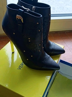 Μποτάκια Versace Jeans δερμάτινα καινούργια με χρυσό τακούνι μέγεθος 41