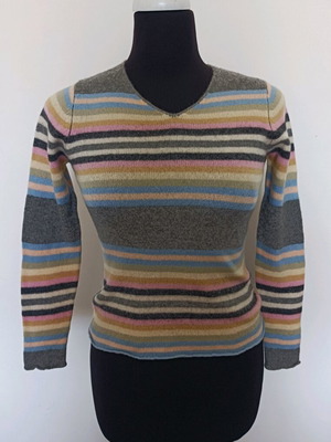 Leonard's 100% wool pullover like new, very warm