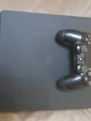 Playstation 4 slim 500GB σαν καινούργιο με 3 χειριστήρια και παιχνίδια