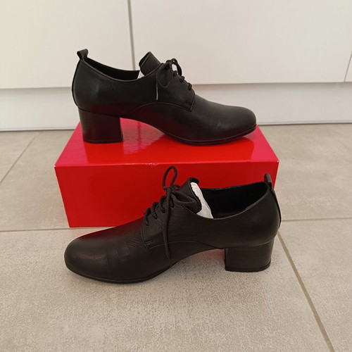 Bueno Black Leather Oxfords with Heel (39)