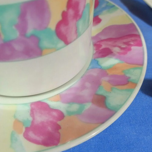 China tea set with 6 cups and saucers, creamer, sugar bowl, and teapot