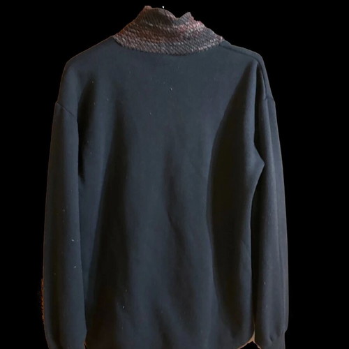 Jan Rocco turtleneck sweatshirt size M like new, black with knit details