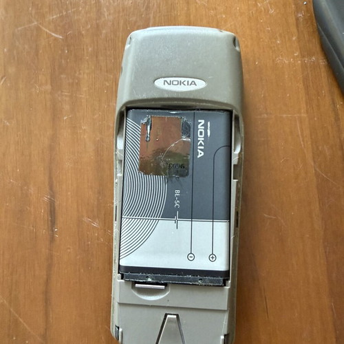 Nokia 2300 mobile phone with charger and headphones