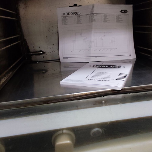 Professional oven used with 7 trays