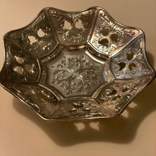 Decorative silver-plated dish like new, diameter 18cm
