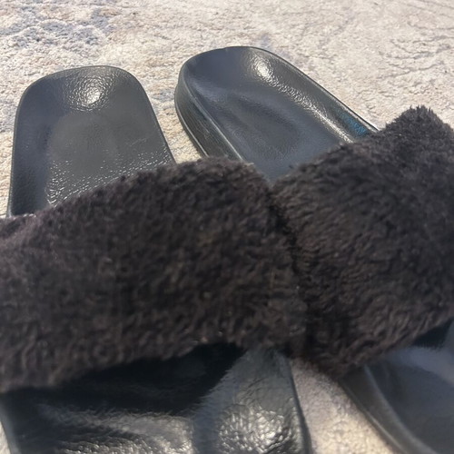 Fur slippers like new, size 39, black