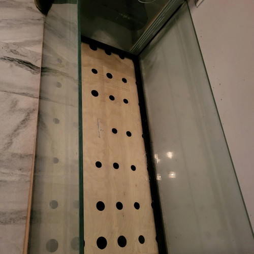 Aquarium used 400 liters with dimensions 127x63x50 cm
