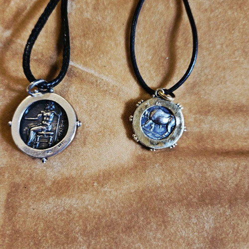 Set of coin replica pendants with 585 gold and silver like new