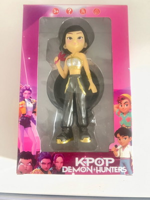 Zoey collectible figure from K-POP Demon Hunters series new