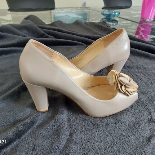 Unisa leather peeptoes used, size 37, beige