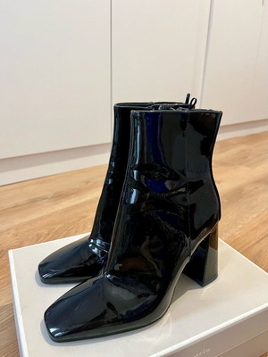 Black patent leather ankle boots like new, size 36