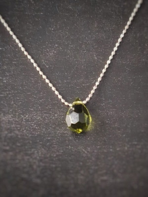 Necklace tear-shaped 43cm like new, khaki color