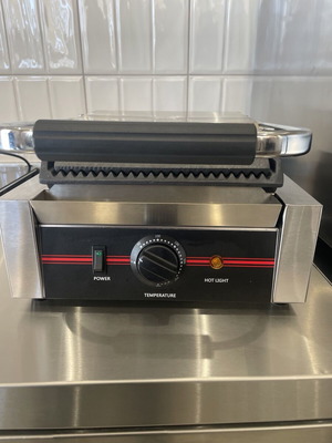 Professional Panini Grill with Cast Iron Plates new