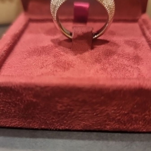 Silver ring 925 with pink center and white zircon stones