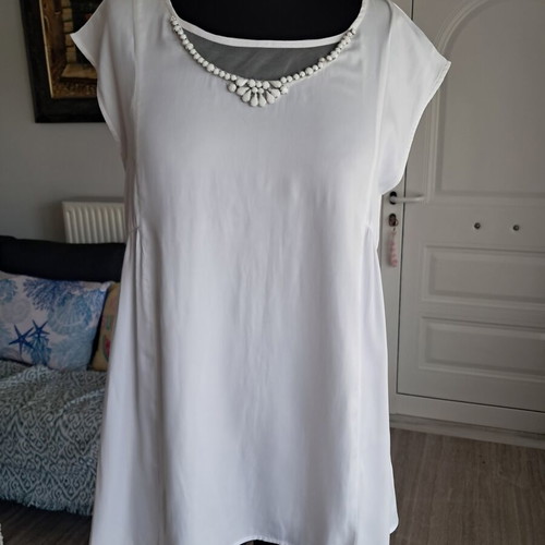 Guess blouse white, like new, oversized fit XS to medium