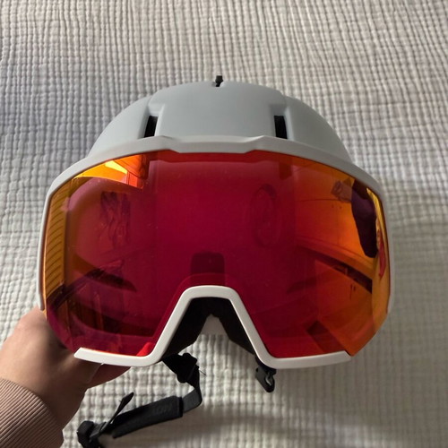 Salomon ski helmet like new