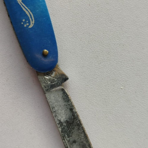 Small blue pocket knife used