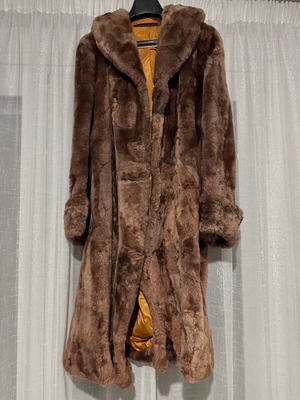 Long brown fur with waves like new, satin lining