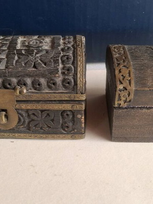Wooden small boxes used with carved patterns and metal clasp