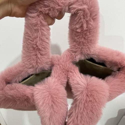 Pink fur hand bag like new