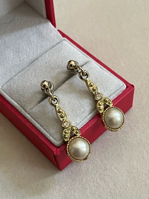 Vintage earrings like new