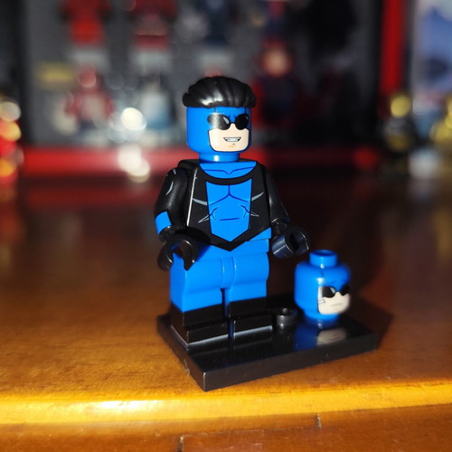 Invincible Mark Grayson Black-Blue Suit minifigure like new