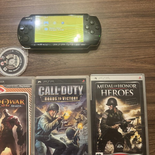 PSP-3004 PB Piano Black Slim & Lite console like new with games and accessories
