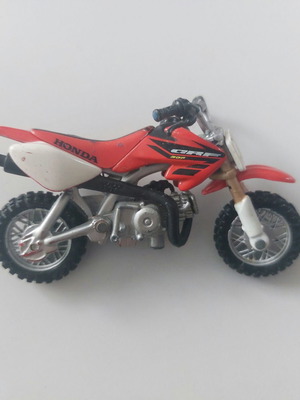 Honda CRF 50F μινιατούρα μοτοσικλέτας Maisto σε κλίμακα 1:18