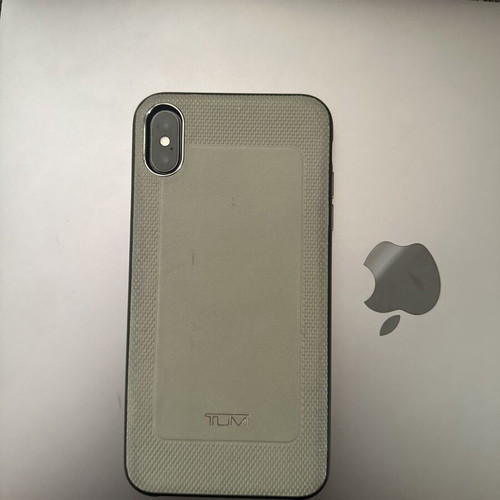 iPhone Xs Max 64GB black with screen protector and Tumi case