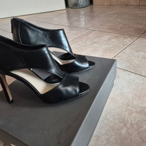 Vince Camuto Peep Toe Sandals like new, size 37, black