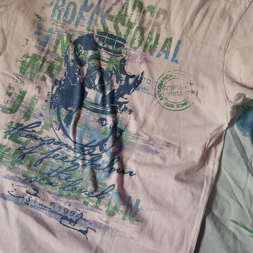 T-shirt unisex size L like new, pink multicolor