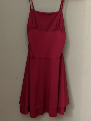 Dress short burgundy with side gathers and inner lining like new
