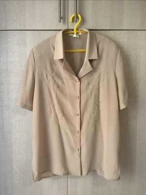 La Dona women's short-sleeve shirt like new, beige, size 48