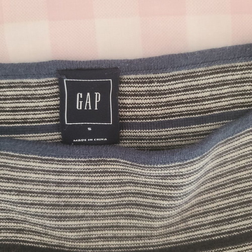 GAP women's sweater gray like new, size S