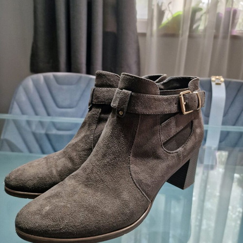 Brown heeled shoes size 42 like new