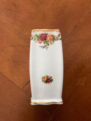 Βάζο Royal Albert Old Country Roses σε σχεδόν άριστη κατάσταση