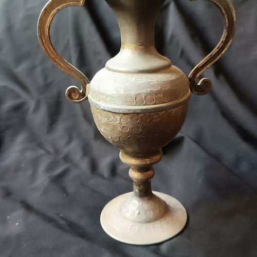 Bronze amphora used with embossed decoration