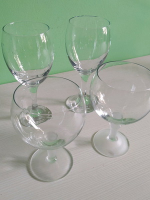 Set of 4 stemmed glasses like new