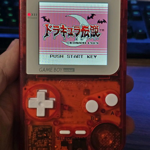 Gameboy Pocket refurbished with IPS screen and new shell
