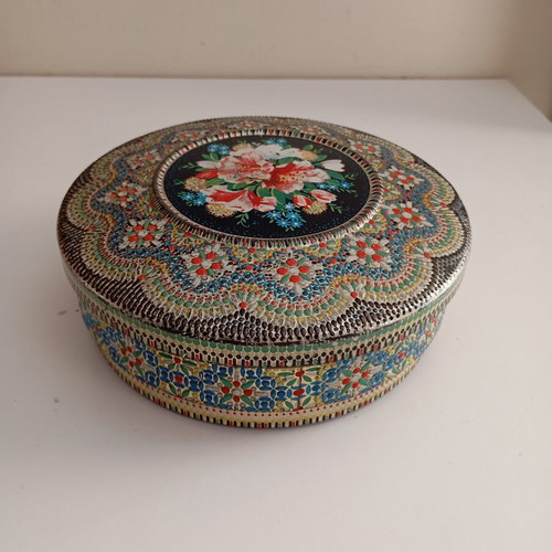 Vintage metal tin from Holland 1970s, used