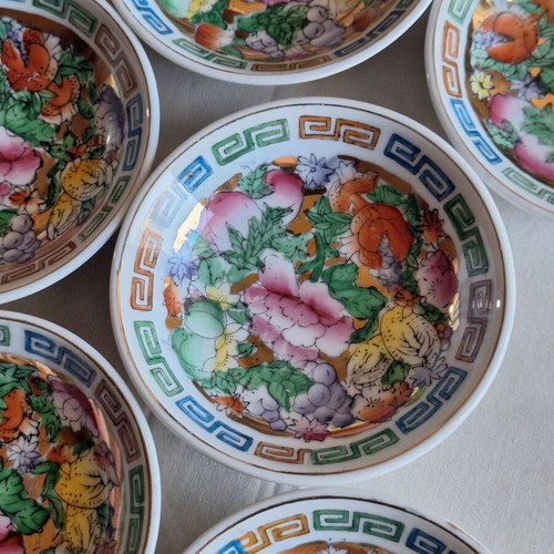 Vintage Chinese Mille Fleurs Famille Rose Plates Set of 6 like new