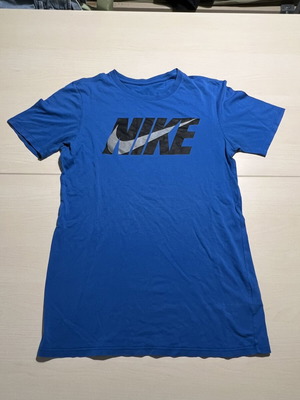 Nike T-shirt size M like new