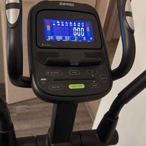 Elliptical machine like new with multiple workout programs