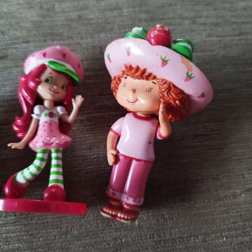 Strawberry Shortcake figures set of 3 like new