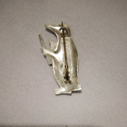 Vintage metal penguin pin like new silver