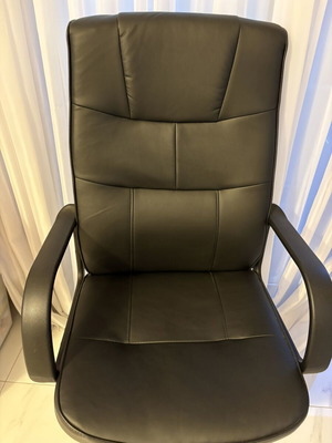 Gaming office chair like new, sturdy, leatherette fabric