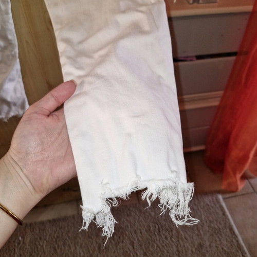 American Eagle white jeans like new, size L with asymmetric hem