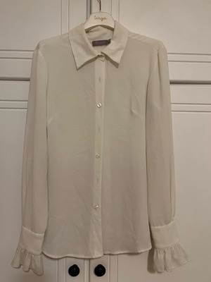 Secret white shirt medium used with ruffle sleeves